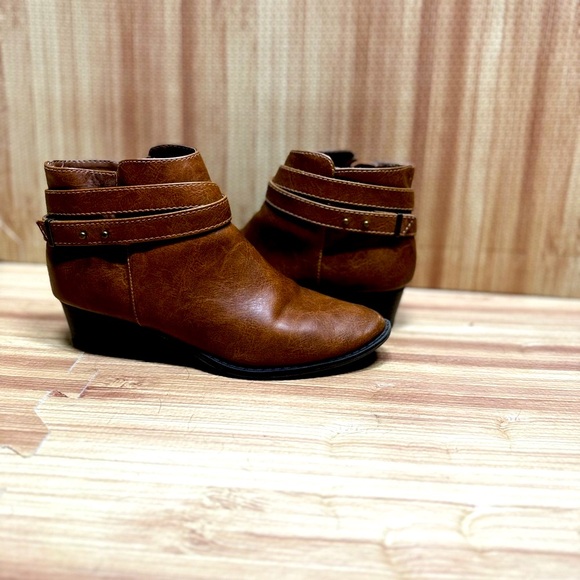 LC Lauren Conrad | Brown Faux Leather Ankle Heeled Booties | Size 6 - Picture 2 of 8